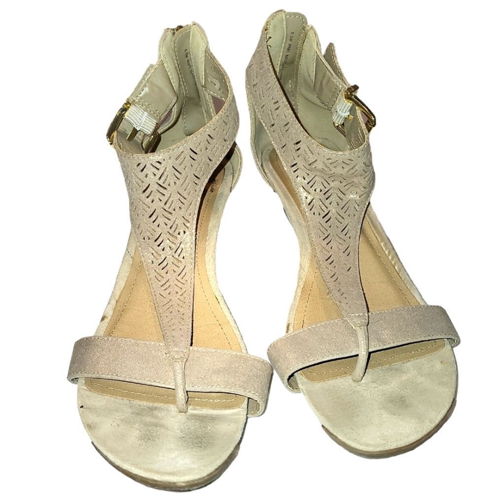 Kenneth Cole Reaction great gal 3 sz 8.5 wedge sandals soft gold/tan metallic